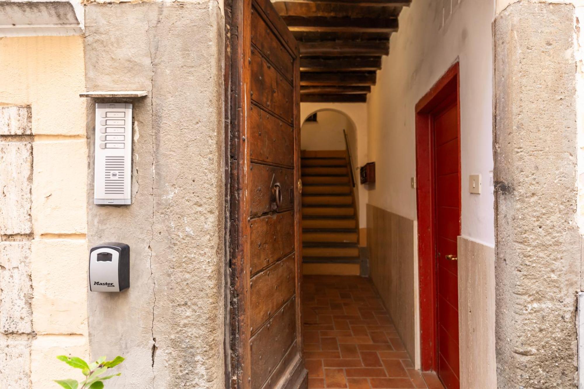 Trastevere Boutique Apartment — Photos 1